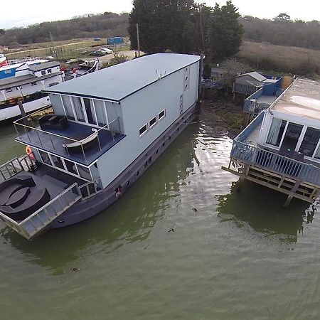 לינה וארוחת בוקר ניופורט Houseboat Harbourside View מראה חיצוני תמונה