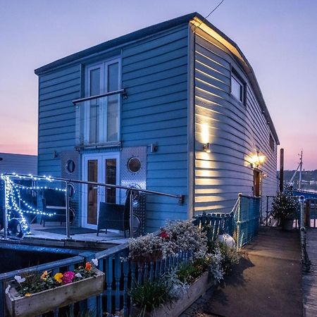 לינה וארוחת בוקר ניופורט Houseboat Harbourside View מראה חיצוני תמונה