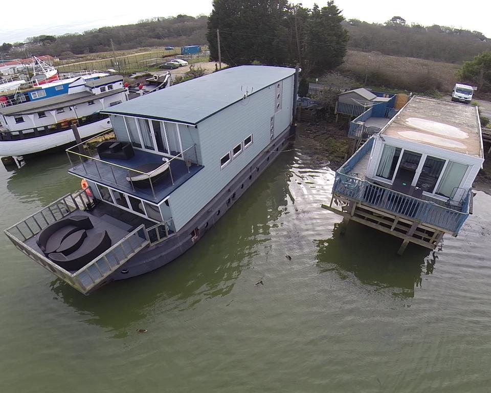 לינה וארוחת בוקר ניופורט Houseboat Harbourside View מראה חיצוני תמונה