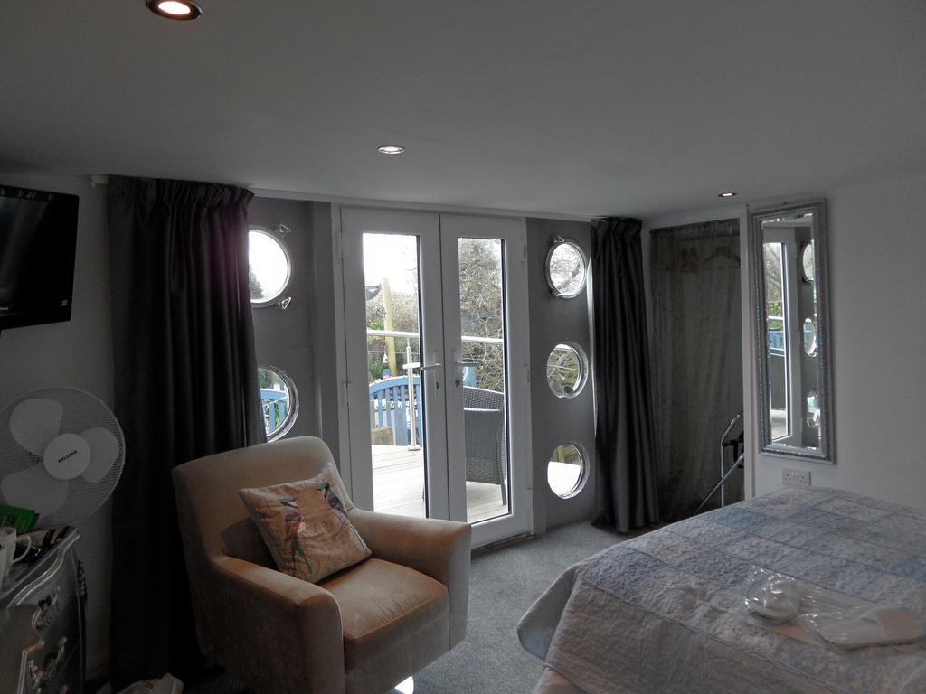 לינה וארוחת בוקר ניופורט Houseboat Harbourside View מראה חיצוני תמונה
