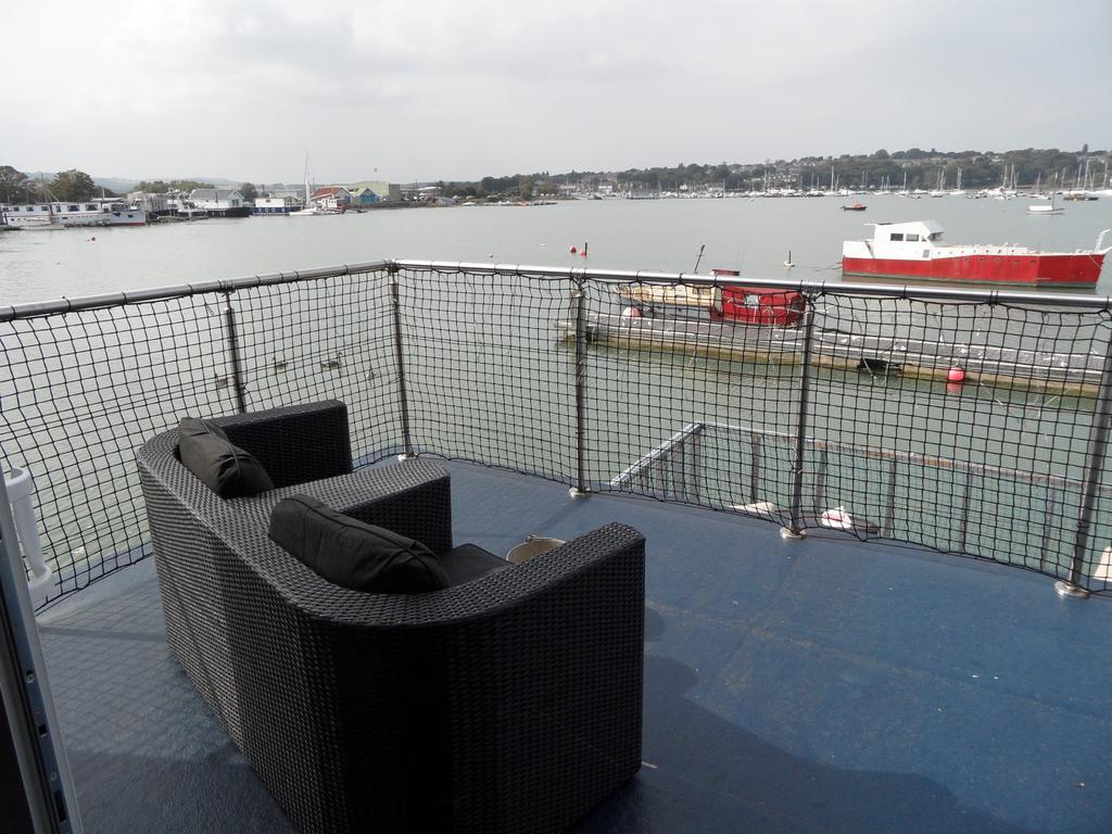 לינה וארוחת בוקר ניופורט Houseboat Harbourside View חדר תמונה