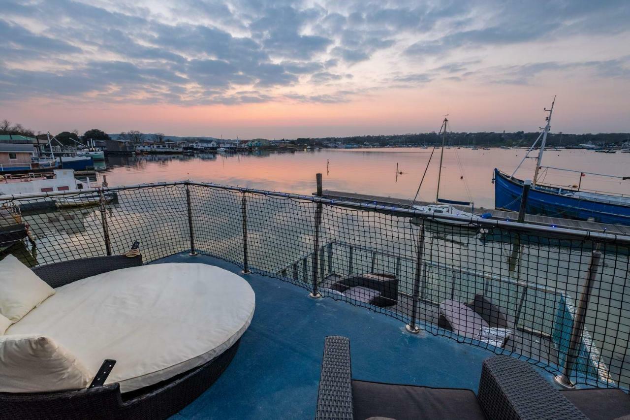 לינה וארוחת בוקר ניופורט Houseboat Harbourside View מראה חיצוני תמונה